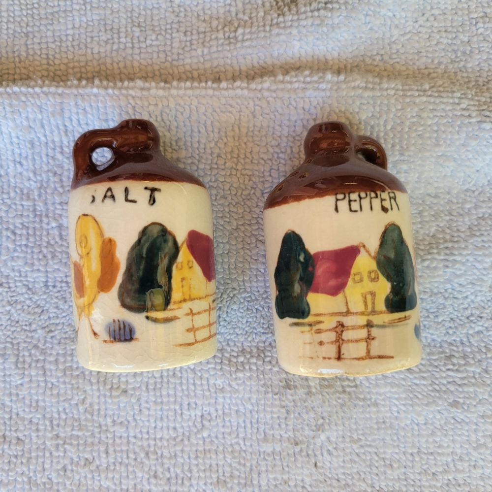 Vintage salt n pepper set